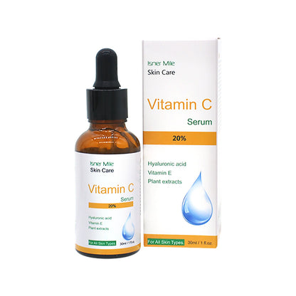 Isner Mile Vitamin C Serum Flasche neben der Produktverpackung.